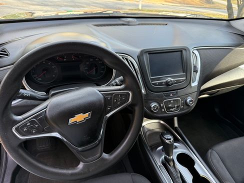 Used 2018 Chevrolet Malibu LT image 19