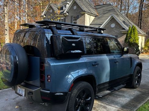 Used 2025 Land Rover Defender 110 X-Dynamic SE image 6