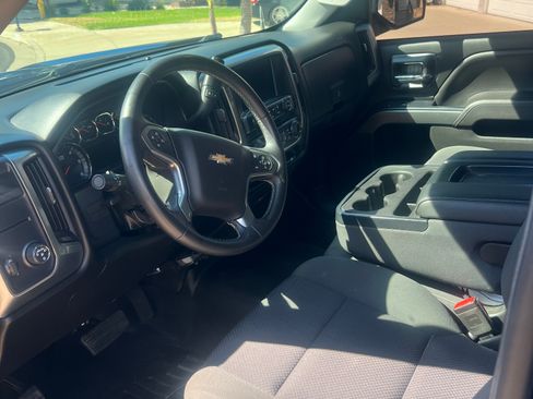 Used 2017 Chevrolet Silverado 1500 LT w/ LT Convenience Package image 9