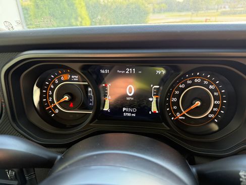 Used 2025 Jeep Wrangler Unlimited Rubicon image 20