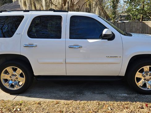 Used 2007 GMC Yukon SLT w/ SLT Preferred Equipment Group image 1