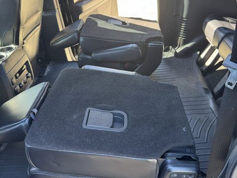 Used 2017 Lincoln Navigator L Select image 18