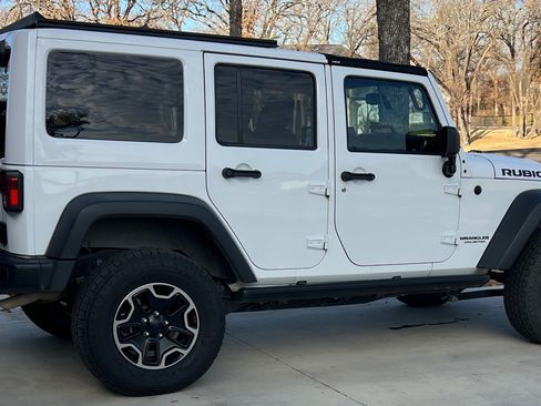 Used 2016 Jeep Wrangler Unlimited Rubicon image 8