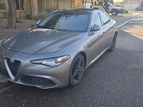 Used 2018 Alfa Romeo Giulia image 1