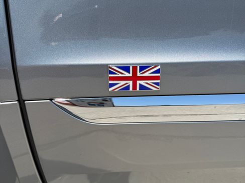 Used 2018 Bentley Bentayga Onyx Edition image 17