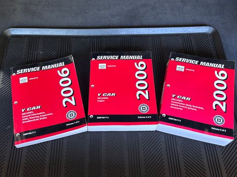 Used 2006 Chevrolet Corvette Coupe w/ Preferred Equipment Group RWD image 17