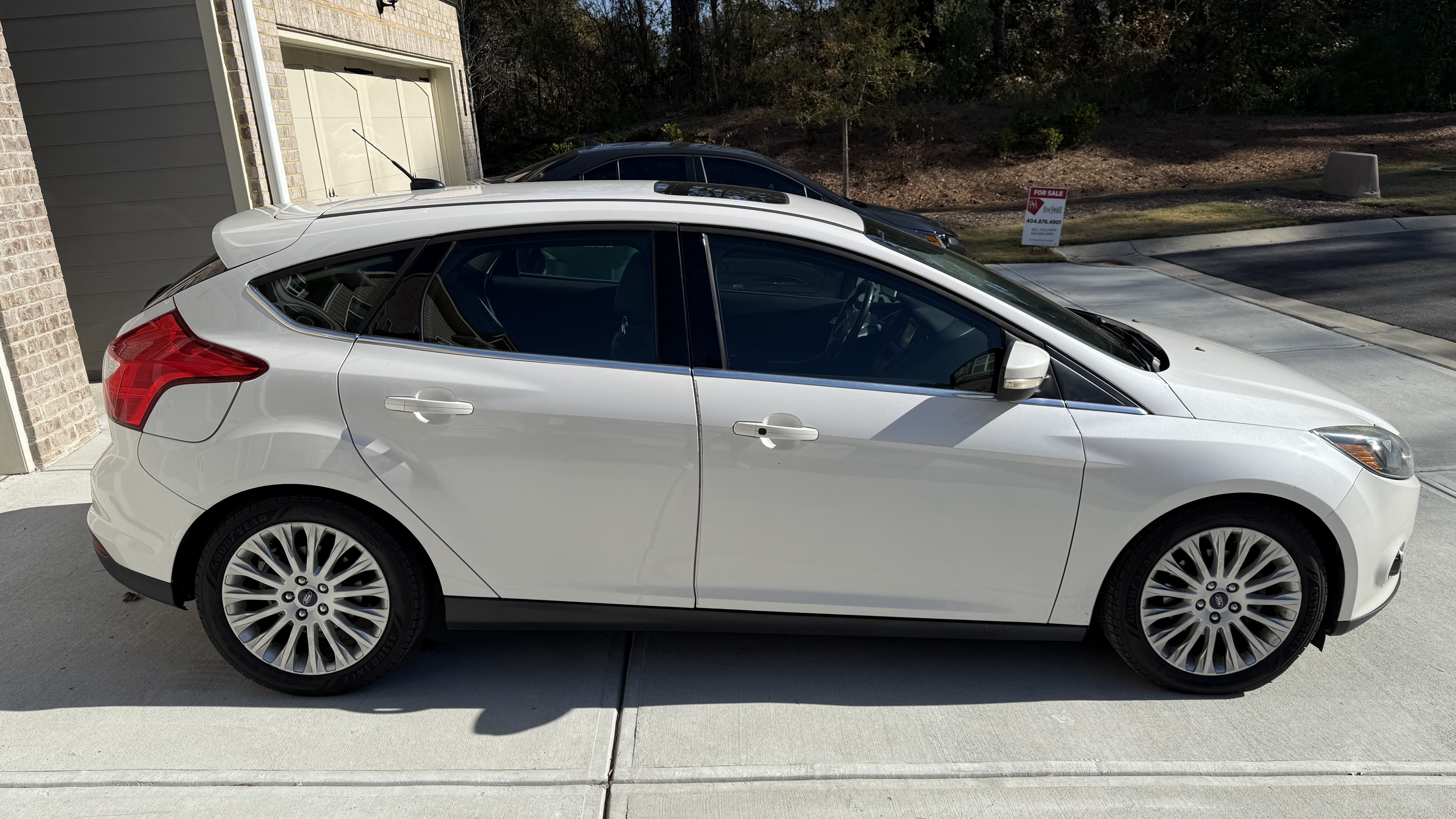Used 2012 Ford Focus Titanium FWD image 2