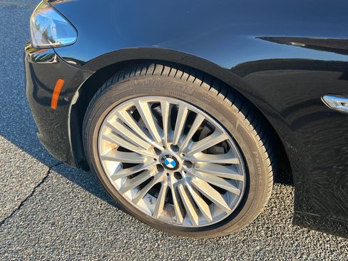 Used 2015 BMW 550i xDrive Sedan AWD/4WD image 9