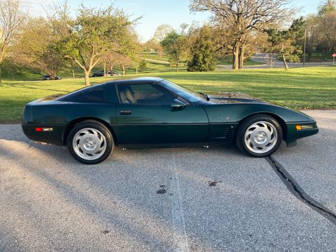 Used 1996 Chevrolet Corvette Coupe image 2