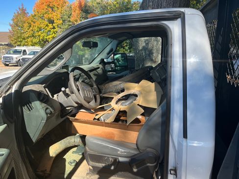 Used 2016 Ford F450 XL w/ Power Equipment Group image 5