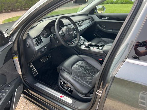 Used 2015 Audi S8 image 5