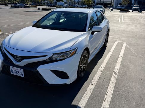 Used 2019 Toyota Camry SE image 5