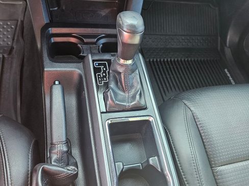 Used 2019 Toyota Tacoma TRD Sport image 13