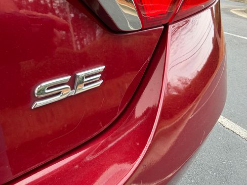 Used 2017 Toyota Camry SE image 8