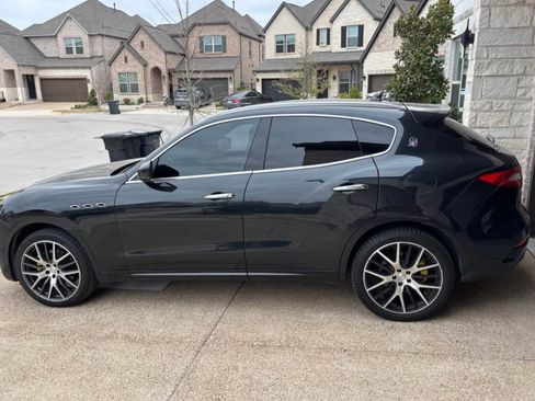 Used 2017 Maserati Levante w/ Luxury Package image 13