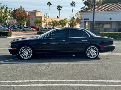 Used 2004 Jaguar XJ8 image 2