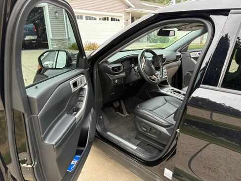 Used 2021 Ford Explorer Limited w/ Equipment Group 301A AWD/4WD image 6
