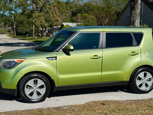 Used 2016 Kia Soul image 2