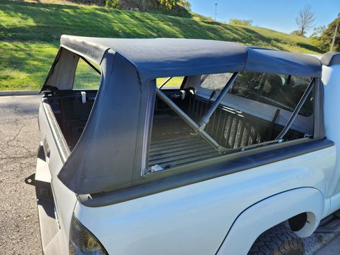 Used 2010 Toyota Tacoma 4x4 Double Cab image 8