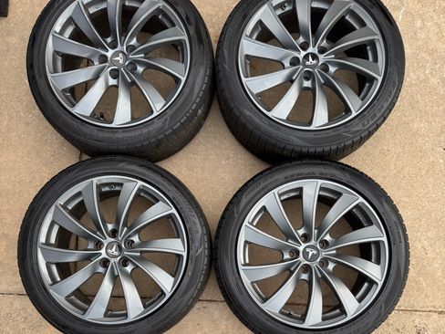 Used 2022 Tesla Model S Plaid image 13