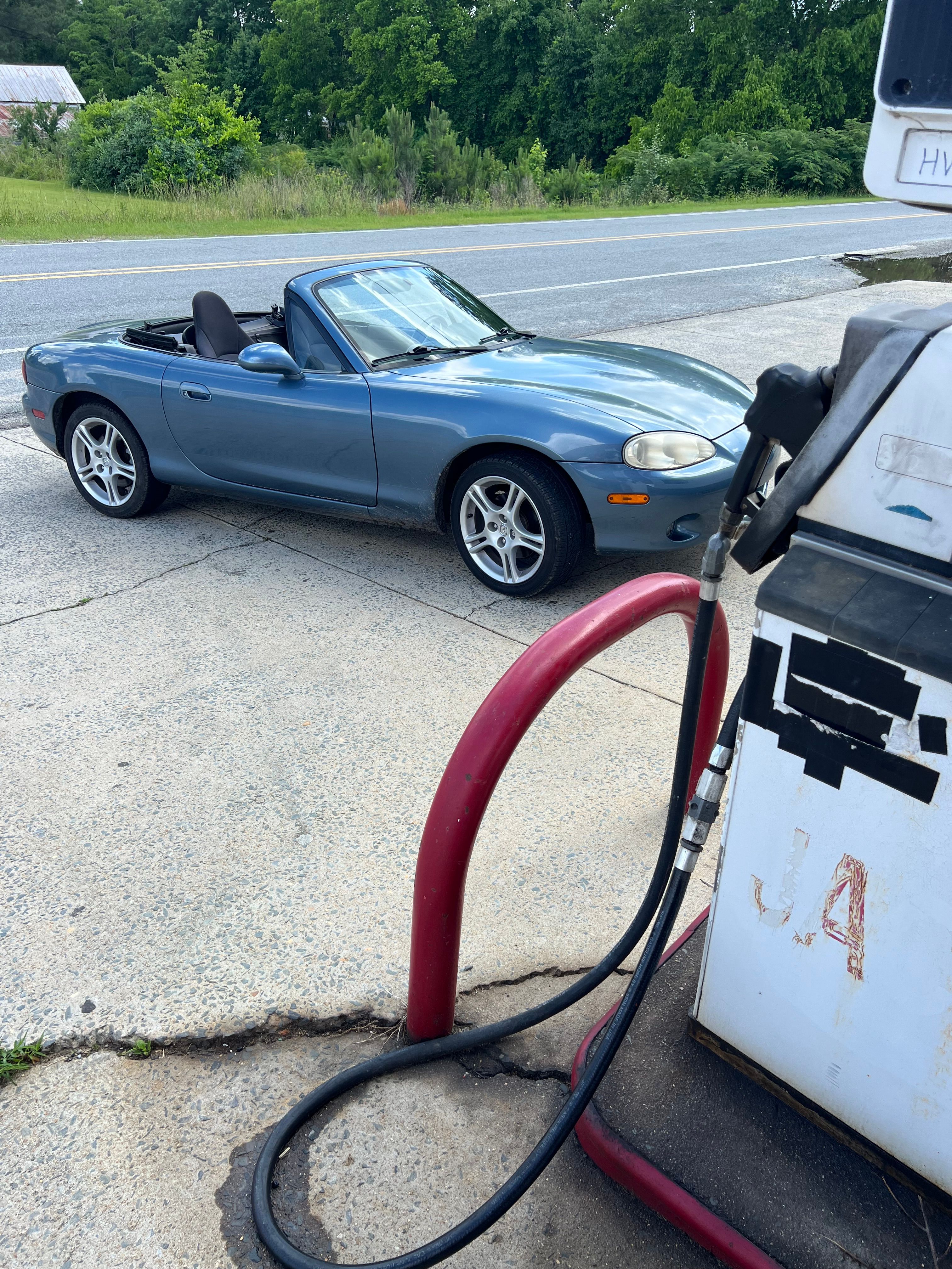Used 2005 MAZDA MX-5 Miata RWD image 5