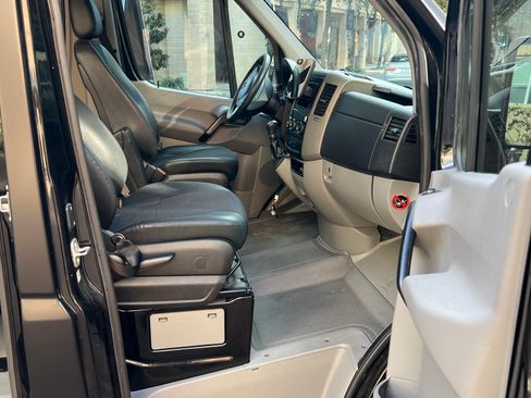 Used 2018 Mercedes-Benz Sprinter 2500 image 29