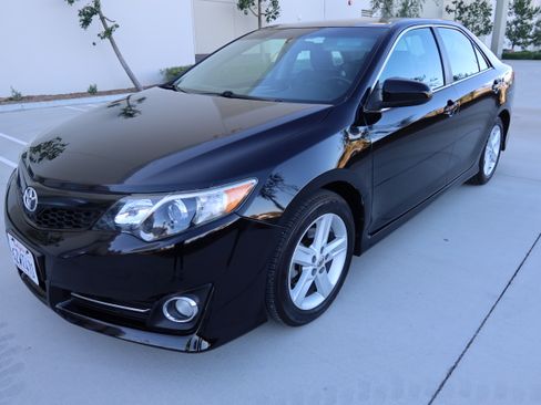 Used 2013 Toyota Camry SE image 10
