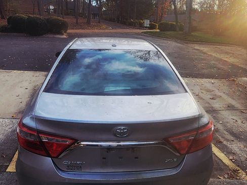 Used 2017 Toyota Camry XSE image 4