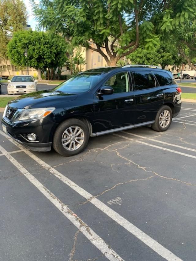 Used 2016 Nissan Pathfinder SV FWD image 2