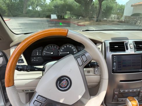 Used 2004 Cadillac XLR RWD image 6