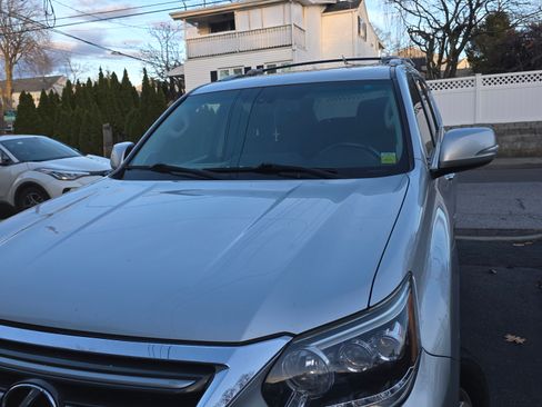 Used 2015 Lexus GX 460 image 2