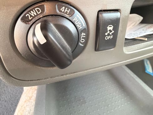 Used 2014 Nissan Frontier SV image 12