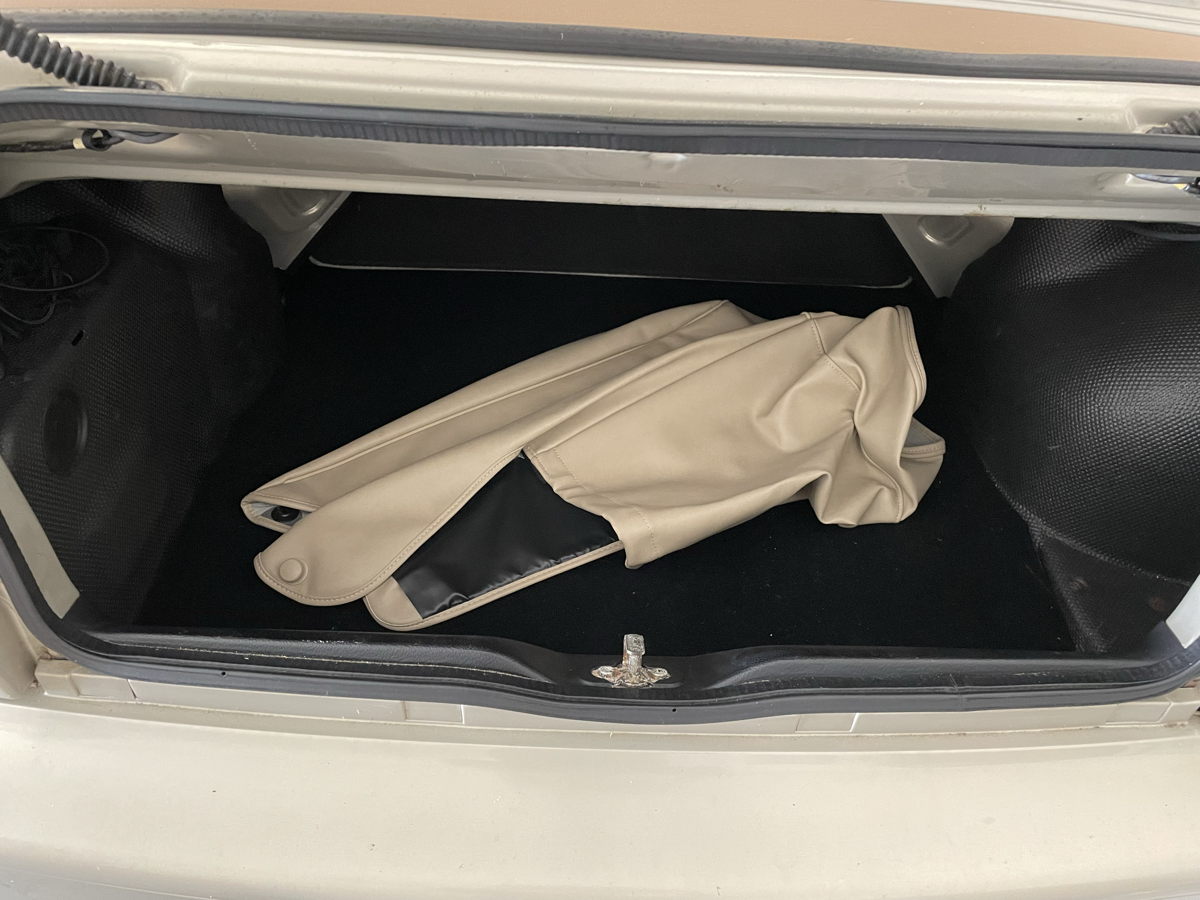 Used 1999 Volkswagen Cabrio GLS FWD image 6