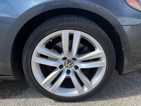 Used 2014 Volkswagen CC Executive image 16