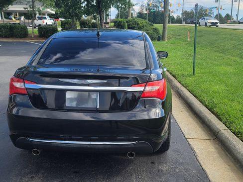 Used 2013 Chrysler 200 Limited image 4