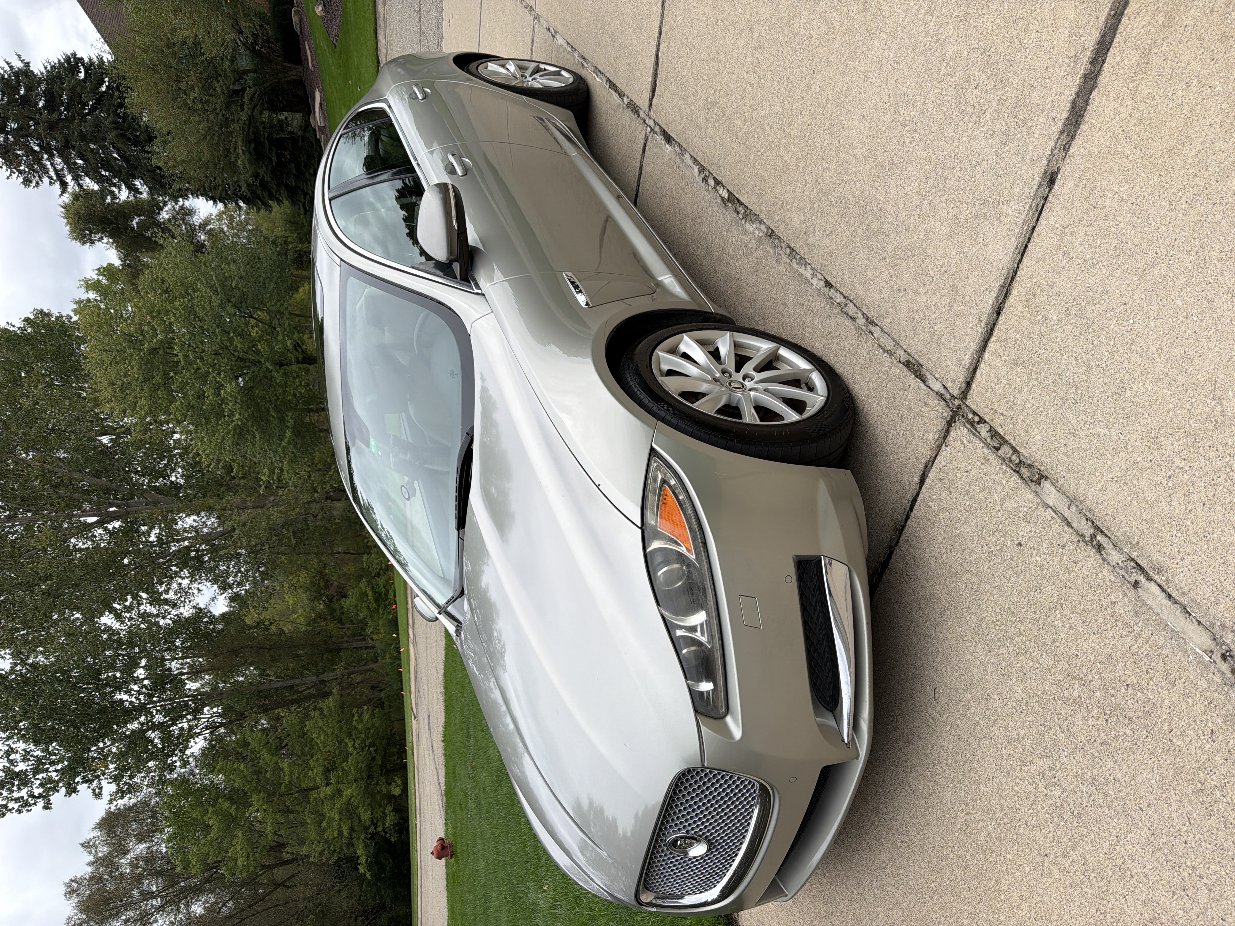 Used 2013 Jaguar XF RWD image 1