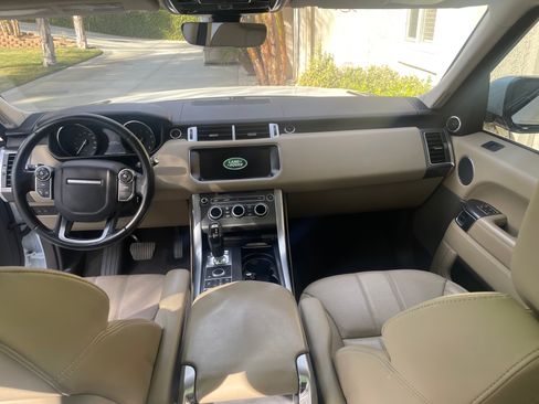 Used 2017 Land Rover Range Rover Sport SE image 13