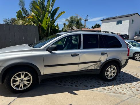 Used 2004 Volvo XC90 T6 AWD/4WD image 4