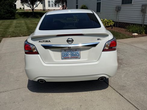Used 2015 Nissan Altima 2.5 SL w/ Technology Package FWD image 7