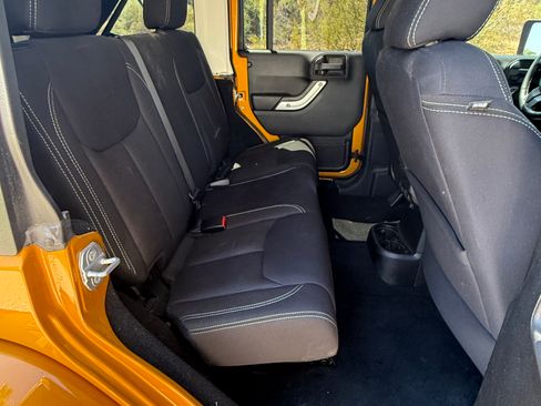 Used 2014 Jeep Wrangler Unlimited Sahara w/ Connectivity Group AWD/4WD image 12