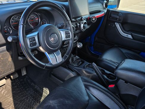 Used 2016 Jeep Wrangler Unlimited Rubicon image 12