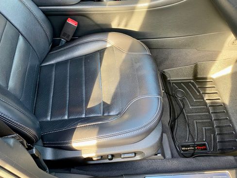 Used 2018 Ford Taurus SHO AWD/4WD image 14