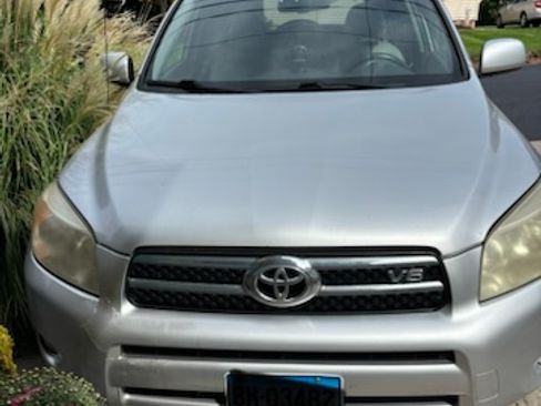 Used 2008 Toyota RAV4 Limited AWD/4WD image 2