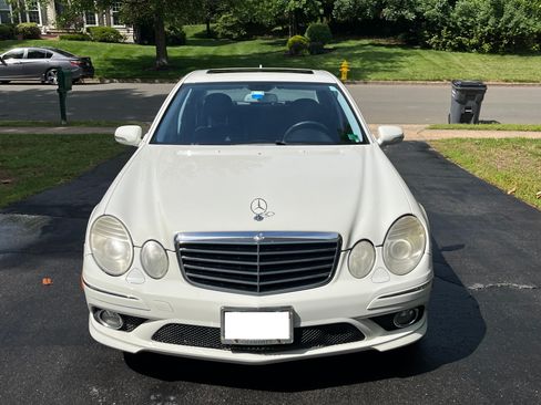 Used 2009 Mercedes-Benz E 350 Sedan image 4