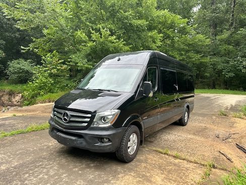 Used 2016 Mercedes-Benz Sprinter 2500 image 1