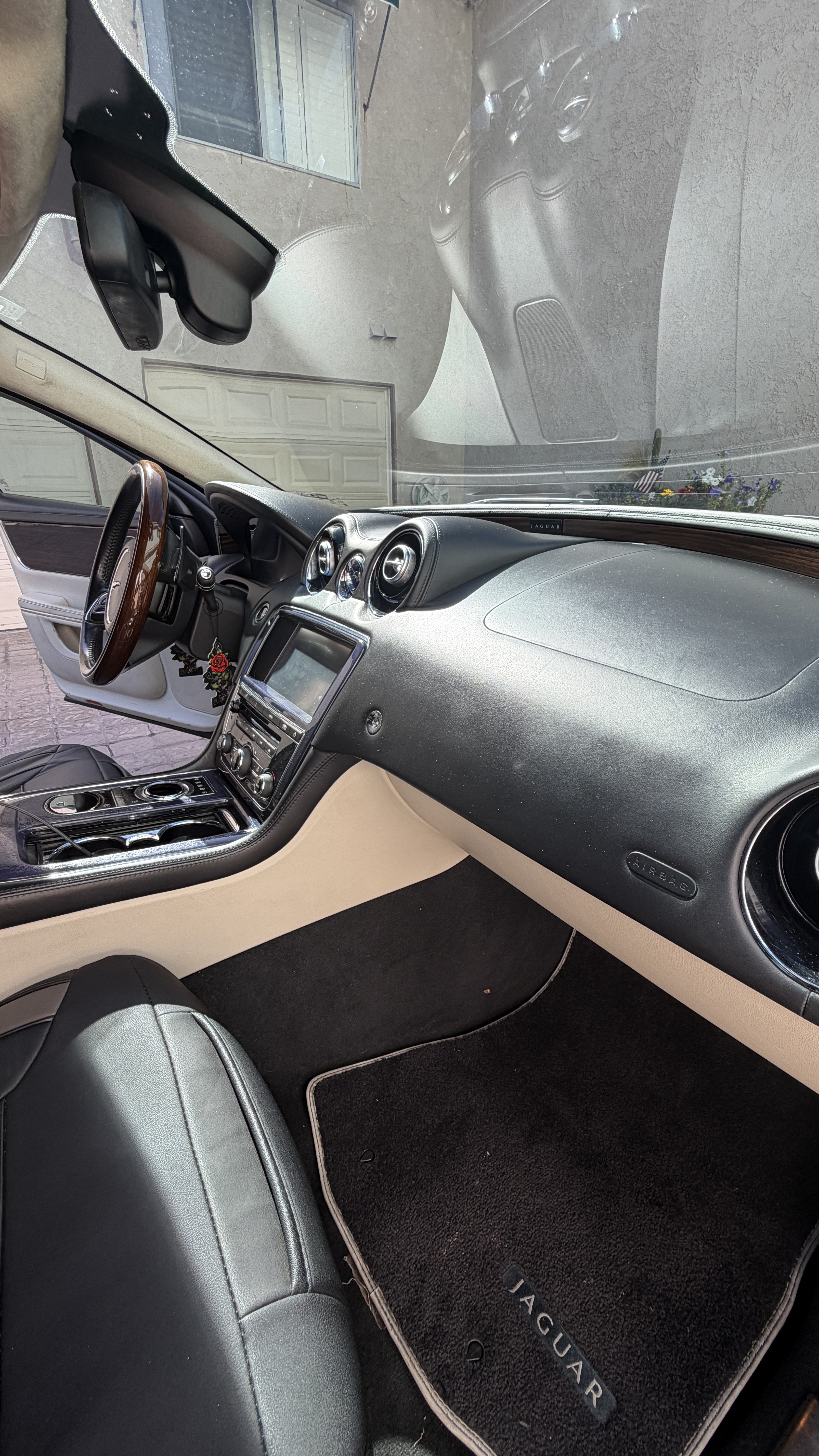 Used 2012 Jaguar XJ L RWD image 11