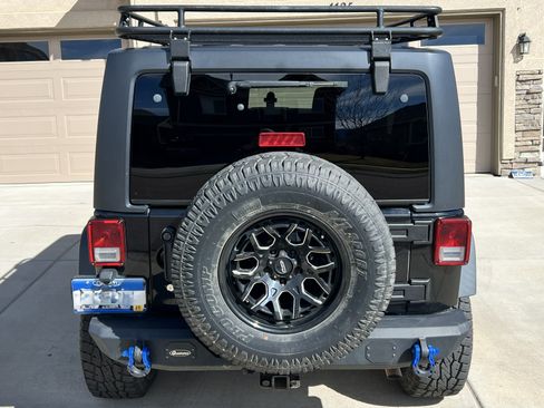 Used 2017 Jeep Wrangler Unlimited Rubicon w/ Connectivity Group image 8