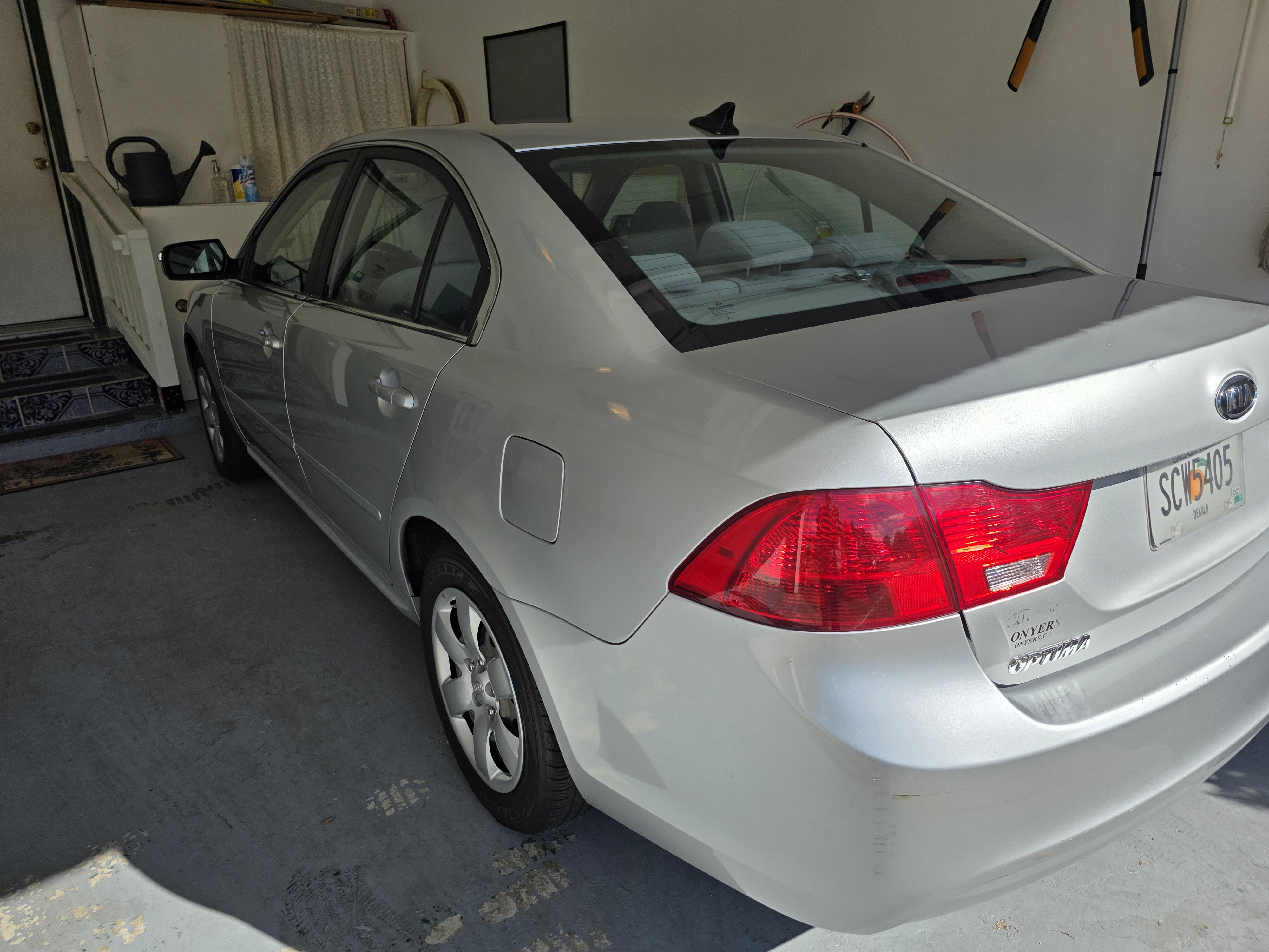 Used 2010 Kia Optima LX FWD image 2