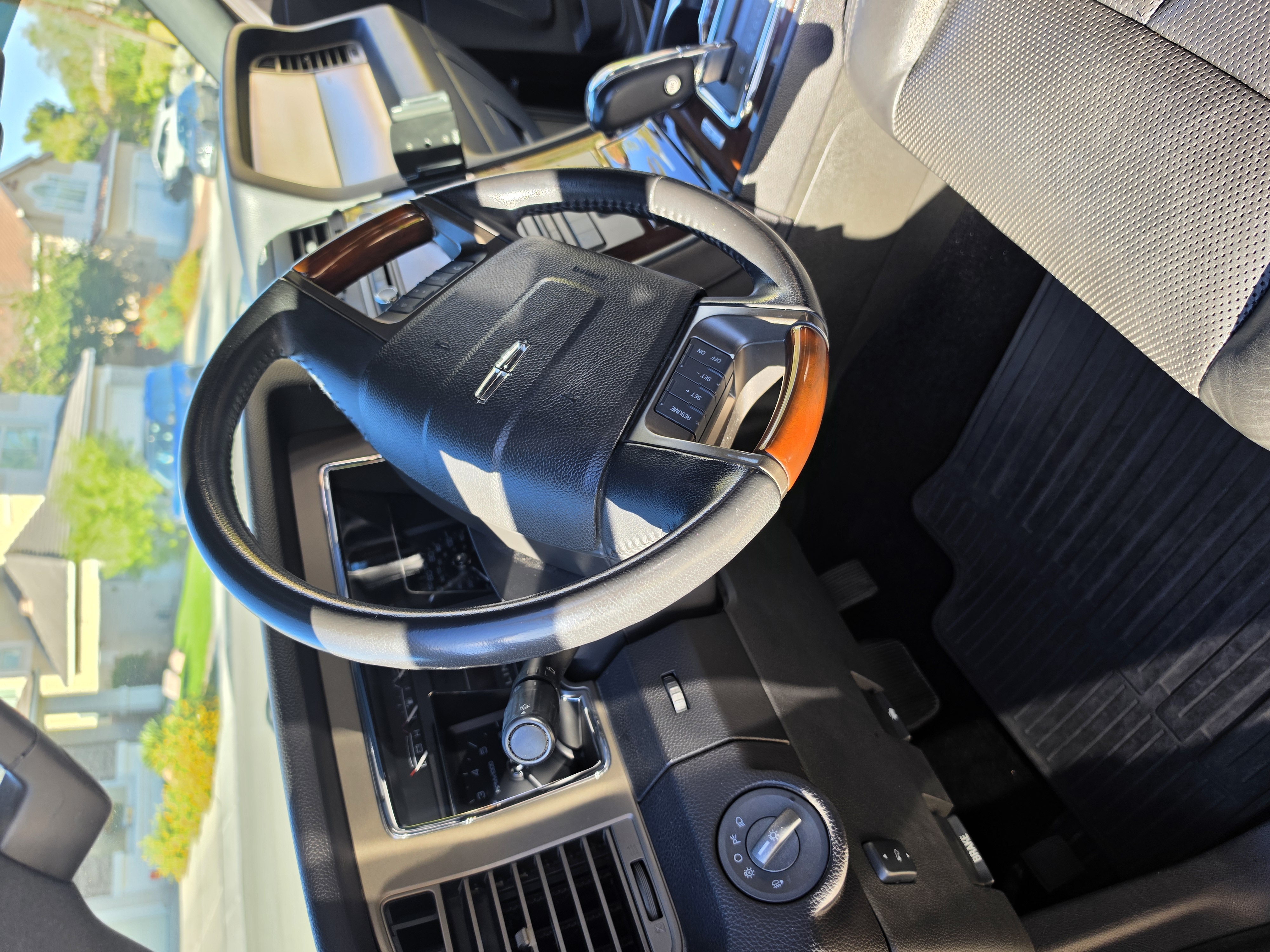 Used 2012 Lincoln Navigator 4WD image 12