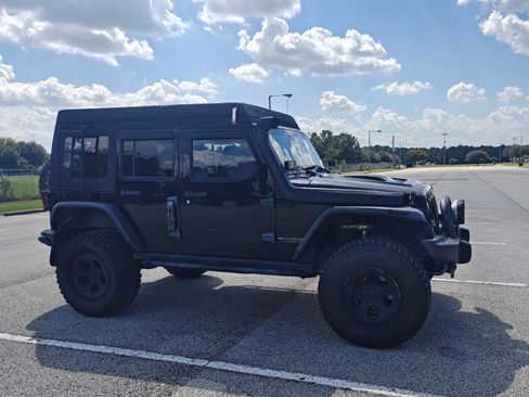 Used 2014 Jeep Wrangler Unlimited Rubicon w/ Connectivity Group AWD/4WD image 6